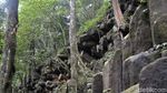 Foto: Batu Persegi yang Misterius di Pekalongan