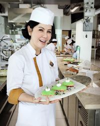 Fruitcake Tetap Jadi Sajian Soesial Natal Keluarga Desiree Sitompoel