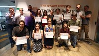 Sejumlah jurnalis dari kantor berita Reuters di Cili juga turut menggelar aksi untuk membebaskan kedua orang wartawan Myanmar tersebut. Ivan Alvarado/Reuters.