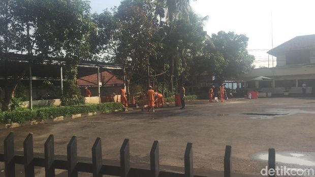 Pascaperusakan, Polsek Ciracas Dijaga Polisi-TNI Pagi Ini