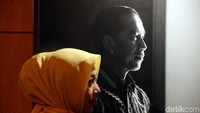 Deretan foto yang dipamerkan membuat para pengunjung terkagum-kagum.