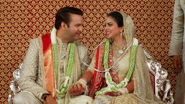 Priyanka Chopra dan Nick Jonas Romantis di Pernikahan Putri Orang Terkaya Asia