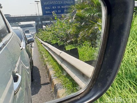 Antre Keluar di Semanggi, Tol Dalam Kota Macet 7 Km