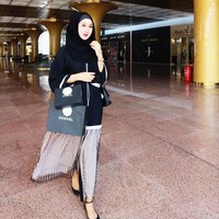 Selain olahraga, Dian menjalani diet keto. Ia menghindari makanan dengan kandungan karbohidrat dan mengganti sumber tenaganya dari lemak. Foto: Instagram/DianPelangi