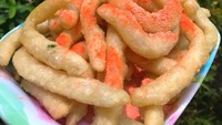 Cireng yang satu ini agak beda tampilannya. Ada cireng original, balado, barbeque, sapi panggang, pedas asin hingga keju manis. Yap, cirengnya digoreng dan disajikan dengan bumbu bubuk. Kalau mau pesan, cek saja di Instagram @cirengjadul. (Foto: Instagram@cirengjadul)