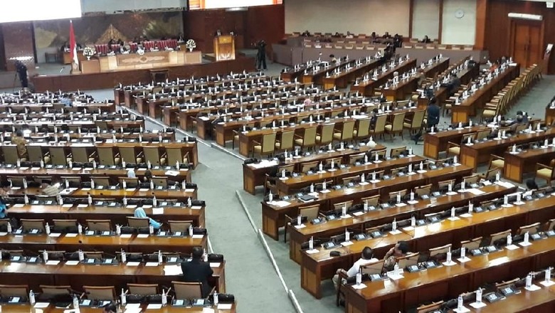 Hanya Dihadiri 80 Anggota, Sidang Paripurna DPR Ambil 3 Keputusan Penting Hanya Dihadiri 80 Anggota, Sidang Paripurna DPR Ambil 3 Keputusan Penting