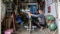 Inovasi yang dikembangkan Iman itu awalnya terinspirasi dari sang anak yang bekerja di sekolah luar biasa dan ingin membantu para murid untuk memudahkan aktivitas mereka. Motor listrik buatan Iman ini pun mampu menempuh jarak sejauh 45 km dengan kecepatan maksimal 50 km per jam.