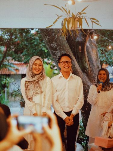 Dian Pelangi dan Barli Asmara Rilis Hijab Terinspirasi dari Maldives