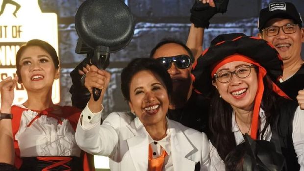 Bawa Wajan dan Dikawal 2 Pria Berpistol, Menteri Rini Kenapa?
