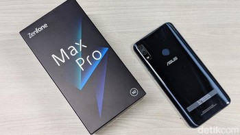 Asus Zenfone Max Pro M2. Ponsel yang juga baru diperkenalkan di Indonesia ini tercatat memiliki kapasitas baterai (lithium polymer) sampai 5.000 mAh. (Foto: Adi Fida Rahman/detikINET)