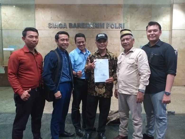 Tulis Status FB Jemaah Monaslimin, Guntur Romli Dipolisikan Tulis Status FB Jemaah Monaslimin, Guntur Romli Dipolisikan