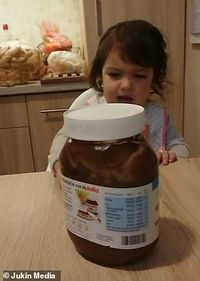 Gemas! Gadis Cilik Ini Tolak Cokelat Enak Demi Semangkuk Brokoli Rebus 
