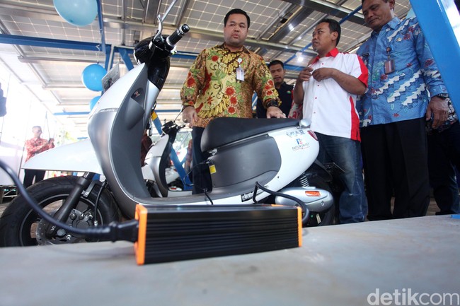 Lompatan Besar Pemprov DKI yang Mulai Pakai Motor Listrik
