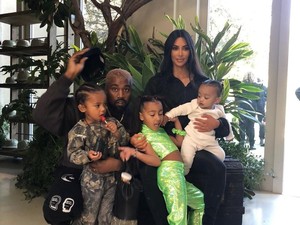 Kim Kardashian Daftarkan Nama Anak Keempatnya Sebagai Merek Dagang