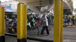 Pintu Perlintasan KA di Roxy Ditutup, Warga Duri Pulo Protes