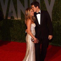 Saat berpacaran dengan John Mayer, Jennifer Aniston mengira hubungan mereka bisa bertahan lama. Tapi asmara Jen dan John hanya bertahan satu tahun. Keduanya putus setelah John mengakhiri hubungan lewat SMS. Foto: Alberto E. Rodriguez/Getty Images