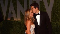 Di tahun yang sama, John Mayer juga mengakhiri hubungannya dengan Jennifer Aniston dan merilis lagu Heartbrake Warfare. Alberto E. Rodriguez/Getty Images
