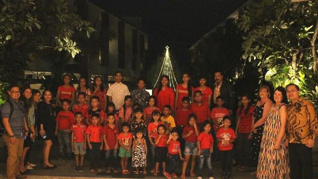 Sambut Natal, The Trans Resort Bali Pasang Pohon LED Tertinggi