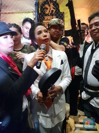 Bawa Wajan dan Dikawal 2 Pria Berpistol, Menteri Rini Kenapa?