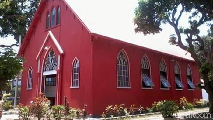 gereja merah di probolinggo