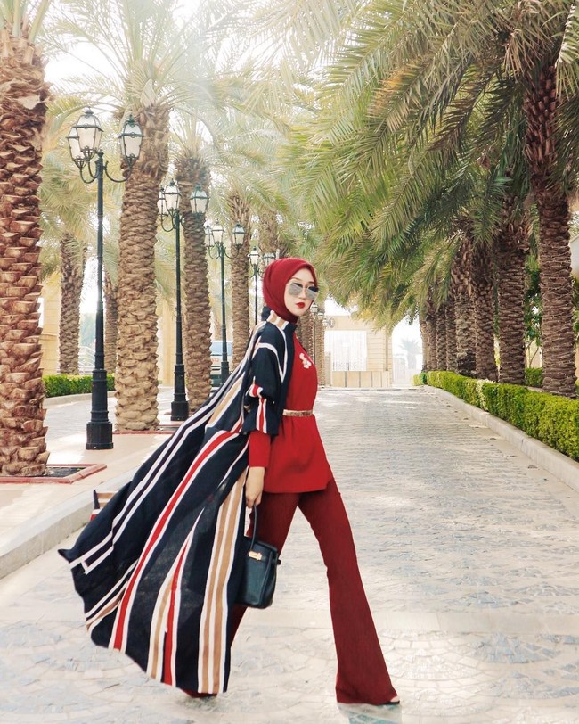 Dalam satu hari, ia makan hanya dua kali sehari yaitu sarapan dan makan malam. Ia pun memperbanyak buah dan sayur. Foto: Instagram/DianPelangi