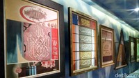 Isi museum sendiri menampilkan relief tari Gusjigang, pena dunia, lukisan dekoratif tentang karakter orang Kudus dan banyak lagi yang lainnya. (Akrom/detikTravel)