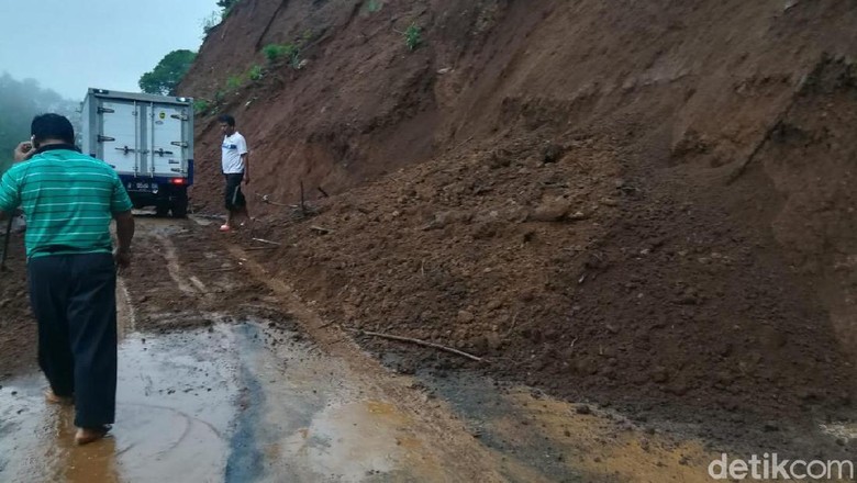 Tebing Gunung Lio Brebes Longsor Tebing Gunung Lio Brebes Longsor