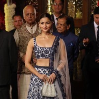 Alia Bhatt merupakan anak bungsu dari produser dan sutradara film kenamaan Mahesh Bhatt dan istrinya, aktris Soni Razdan. Ia memiliki satu kakak kandung dan dua saudara tiri. Foto: REUTERS/Francis Mascarenhas