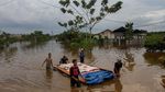 Momen Saat 450 Santri Dievakuasi Karena Banjir
