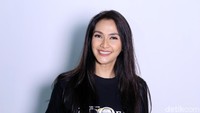 Senyum manis Maudy membuat pria jatuh hati. Pool/Ismail/detikFoto.