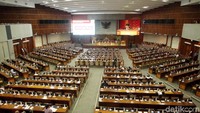 Paripurna penutupan DPR RI masa persidangan II Tahun 2018-2019 telah mencapai kuorum dengan catatan kehadiran 295 anggota Dewan. DPR pun mengesahkan sejumlah RUU dan menetapkan anggota LPSK periode 2018-2023.