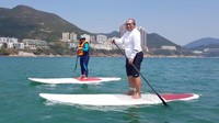 Olahraga ini kombinasi antara surfing dengan kayak. Awalnya Agus mengaku hanya melihat olahraga ini dari televisi, setelah mencobanya dia langsung ketagihan. Pool/Dok BPJS Ketenagakerjaan.