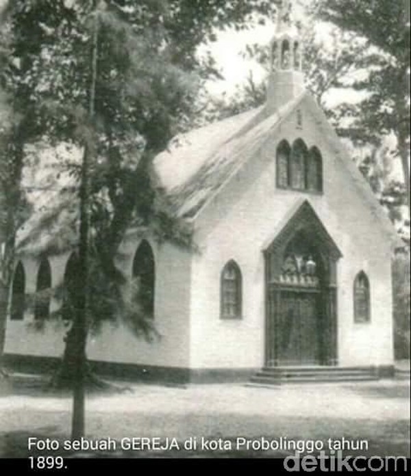 Gereja merah di Kota Probolinggo ini, sudah dibangun sekitar tahun 1863. Setahun sebelumnya material bangunan didatangkan langsung dari Jerman (M Rofiq/detikTravel) Gereja merah di Kota Probolinggo ini, sudah dibangun sekitar tahun 1863. Setahun sebelumnya material bangunan didatangkan langsung dari Jerman (M Rofiq/detikTravel)