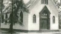 Gereja merah di Kota Probolinggo ini, sudah dibangun sekitar tahun 1863. Setahun sebelumnya material bangunan didatangkan langsung dari Jerman (M Rofiq/detikTravel)