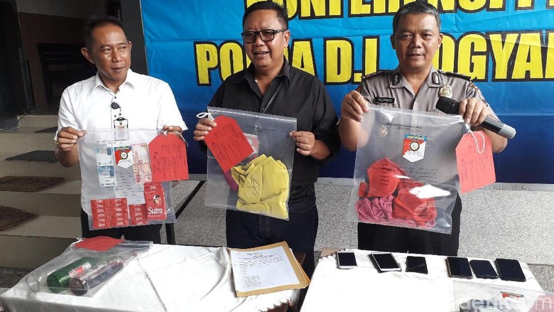 Polisi Duga Ada Praktik Perdagangan Orang dalam Pesta Seks di Sleman Polisi Duga Ada Praktik Perdagangan Orang dalam Pesta Seks di Sleman