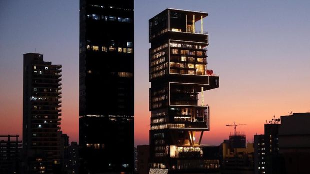 Antilia, the house of the Chairman of Reliance Industries Mukesh Ambani, is decorated during his daughter Isha Ambani's wedding, in Mumbai, India, December 12, 2018. REUTERS/Danish Siddiqui