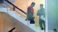 Dalam kasus ini, para tersangka dari jajaran Pemkab Bekasi diduga menerima Rp 7 miliar terkait perizinan proyek Meikarta. Duit itu disebut sebagai bagian dari fee fase pertama yang bernilai total Rp 13 miliar. 