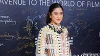 Ia pun mendapat sambutan meriah di acara tersebut.