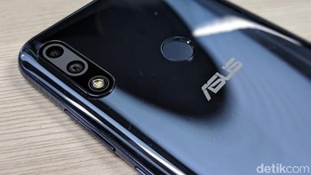 Kamera utama di belakang mengusung sensor Sony IMX486 dengan ukuran 12 MP dan aperture f/1.8. Kamera keduanya berukuran 5 MP. Foto: Adi Fida Rahman/detikINET