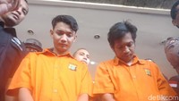 Kemudian tersangka kedua ini kita ambil di rumah tadi malam inisial HP alias E umur 28 tahun. Pekerjaan juru pakir, imbuh Argo. Foto: Kanavino/detikcom