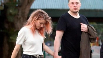 Mereka tampak akrab dan Amber memang sesuai dengan kriteria Elon yang menyukai wanita cantik. Bahkan digosipkan mereka akan menikah. Foto: Instagram