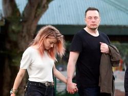 Elon Musk Orang Terkaya dan Wanita Menawan yang Ditaklukkannya