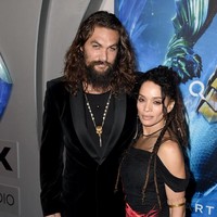 Yang menarik dari Jason adalah sifat pria sejatinya yang sangat mencintai keluarga, puji Lisa. Tak cuma itu, ia juga menyebut sosok yang kharismatik dan rendah hati. Tubuh atletis Jason pun menjadi daya tarik tersendiri bagi aktris yang namanya meroket berkat sitkom 80-an The Cosby Show. Foto: Getty Images