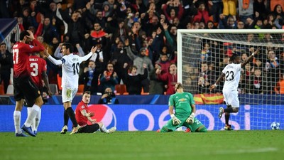 Bikin Gol Bunuh Diri, Phil Jones pun Diserbu Meme