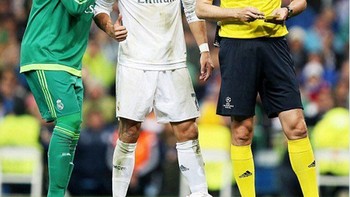 Meme ini menyindir bahwa kekalahan telak Madrid atas CSKA disebabkan tidak adanya peran serta tiga sosok dalam gambar tersebut. (Foto: Internet/Twitter)