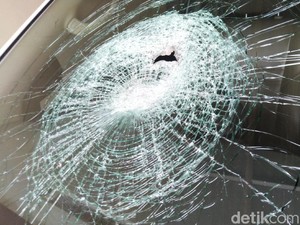Polisi Cek CCTV Selidiki Pelempar Batu Lukai Ibu Gendong Anak di Jakbar