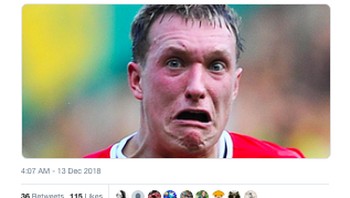 Secara sarkas gol bunuh diri Phil Jones dapat pujian, ditambahi dengan gambar-gambar ekspresi wajahnya yang memang meme-able sekali. (Foto: Internet/Twitter)