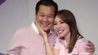 Keduanya makin mesra dan romantis. Pool/Noel/detikFoto.
