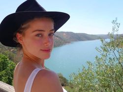 Amber Heard, Putri Atlantis Mantannya Iron Man