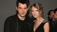 Dua tahun berselang, John Mayer dekat dengan Tarlor Swift. Dimitrios Kambouris/Getty Images for VEVO